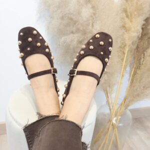 Merceditas marrón chocolate tachuelas