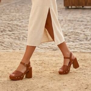 Sandalias camel tiras cruzadas