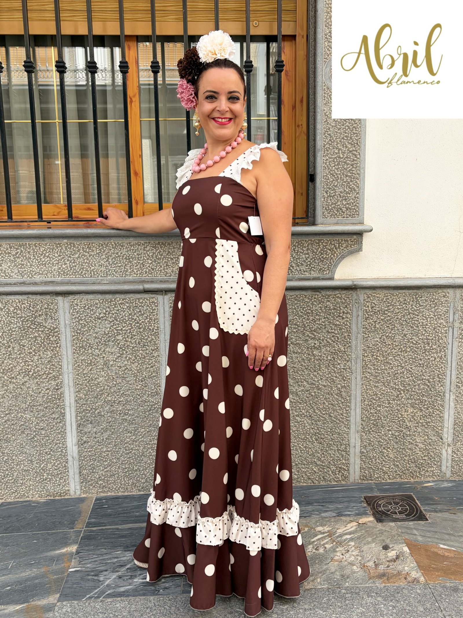 Bata lunares y bolsillos marrón