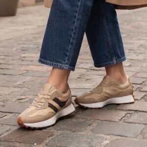 Zapatillas beige y marrón